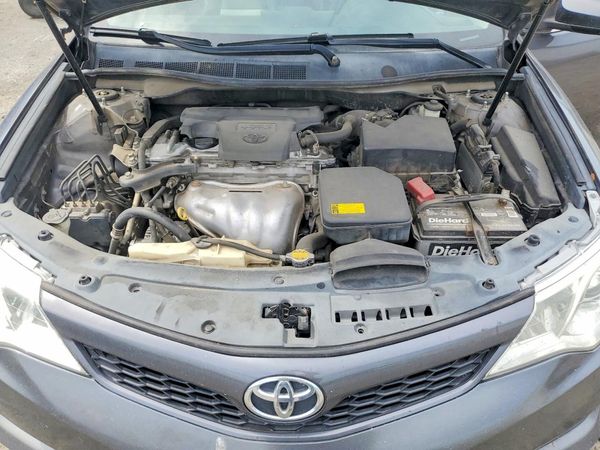 2012 TOYOTA CAMRY — Engine bay