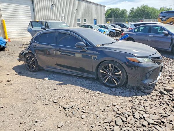 2018 TOYOTA CAMRY