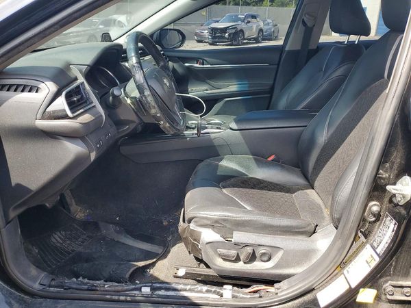 2018 TOYOTA CAMRY