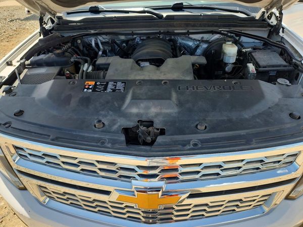 2015 CHEVROLET SUBURBAN LS — Engine bay