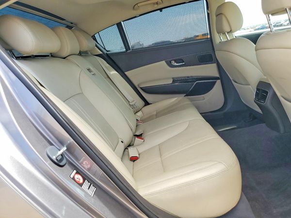 2016 KIA K900 Premium
