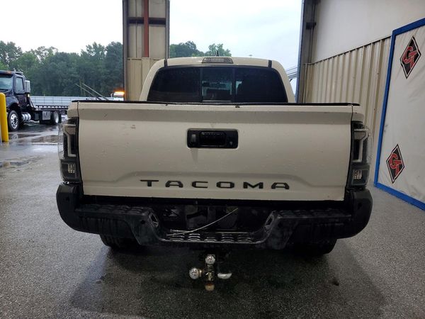 2017 TOYOTA TACOMA SR/SR5