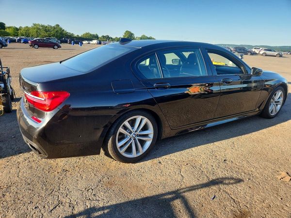 2016 BMW 750 xDrive