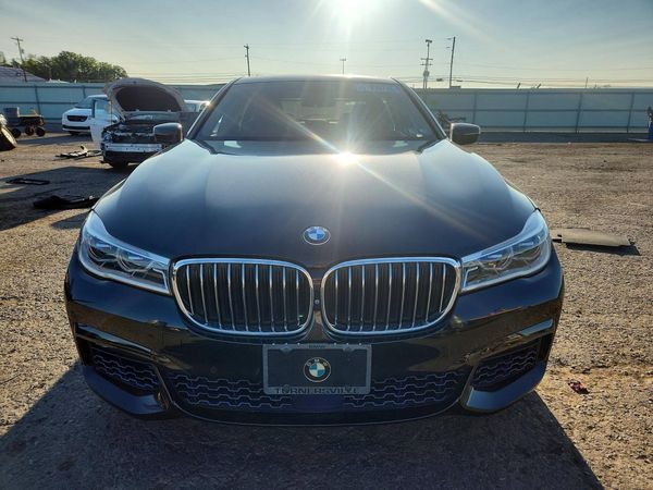 2016 BMW 750 xDrive