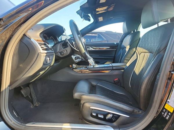 2016 BMW 750 xDrive
