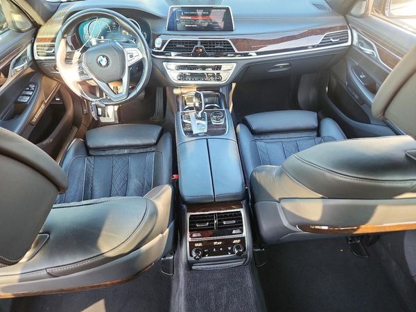 2016 BMW 750 xDrive