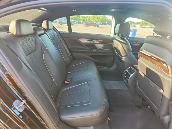 2016 BMW 750 xDrive