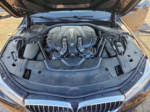 2016 BMW 750 xDrive