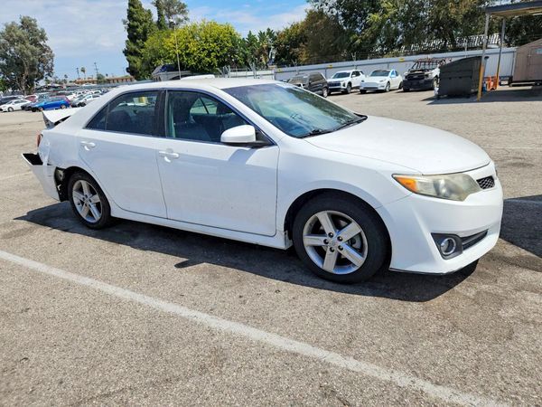 2014 TOYOTA CAMRY