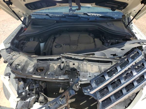 2013 MERCEDES-BENZ M-CLASS ML350 — Engine bay