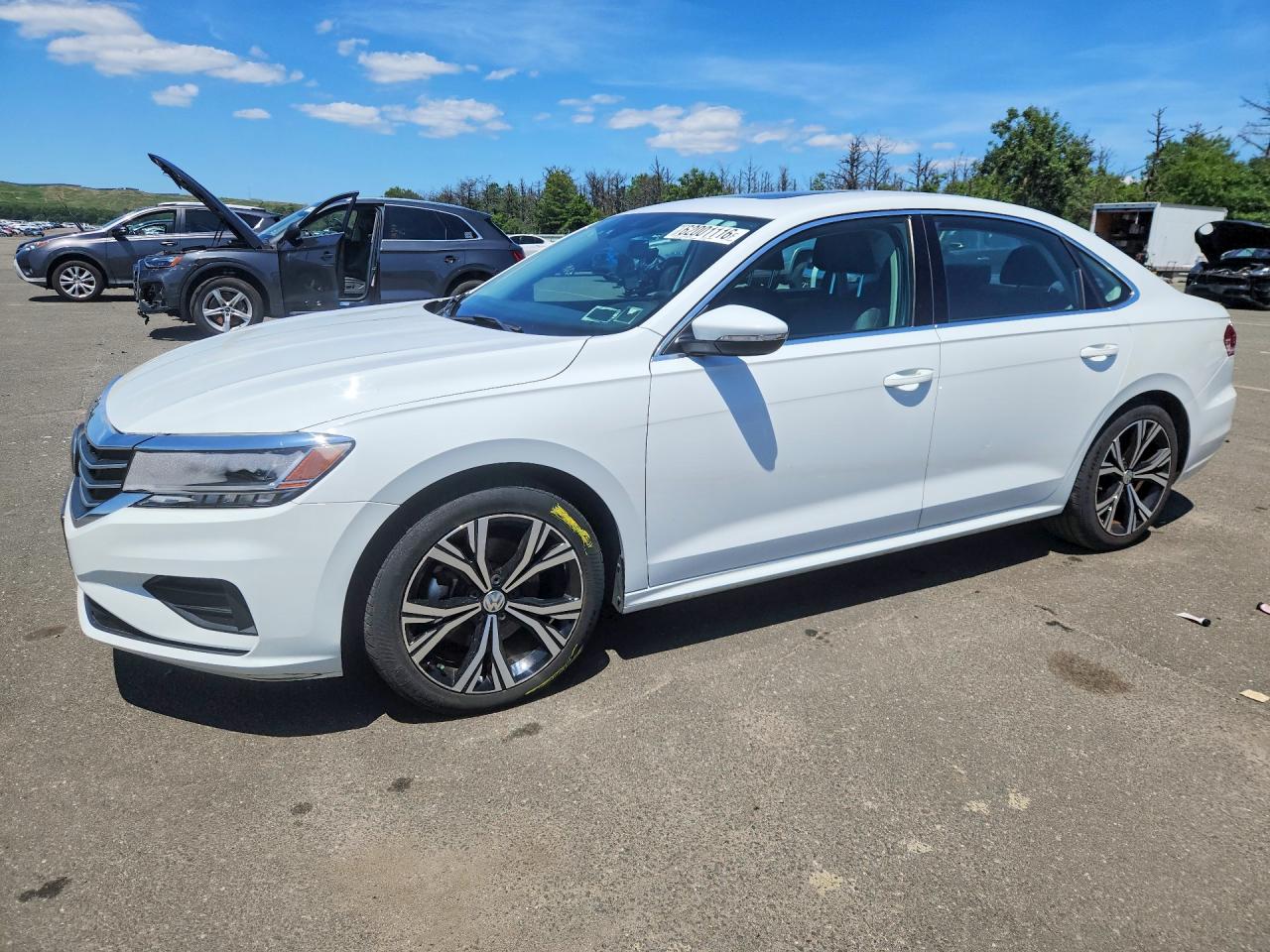 2021 VOLKSWAGEN PASSAT SE — Front 3/4