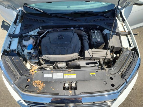 2021 VOLKSWAGEN PASSAT SE — Engine bay