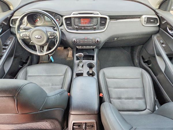 2016 KIA SORENTO L / LX