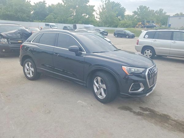 2021 AUDI Q3 quattro Premium