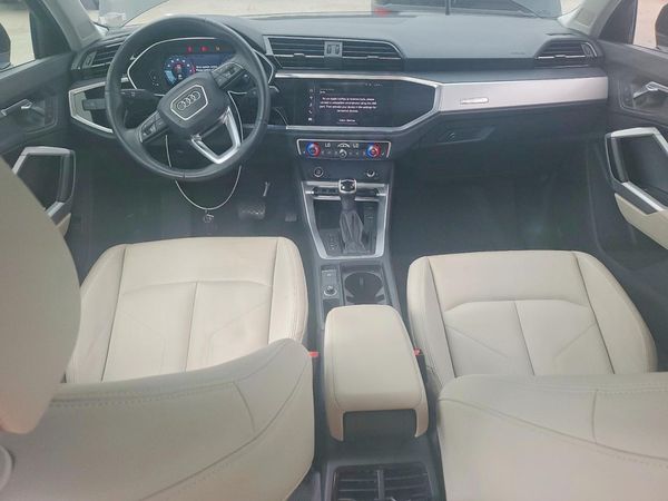 2021 AUDI Q3 quattro Premium