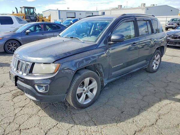 2015 JEEP COMPASS Latitude — Front 3/4