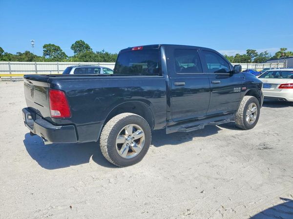 2015 RAM 1500 ST CREW CAB 4X2