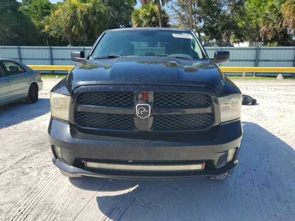 2015 RAM 1500 ST CREW CAB 4X2