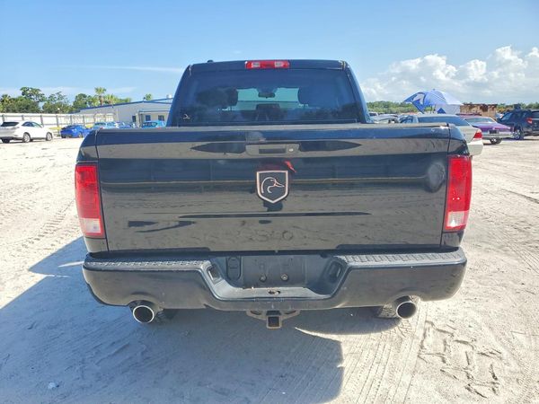 2015 RAM 1500 ST CREW CAB 4X2