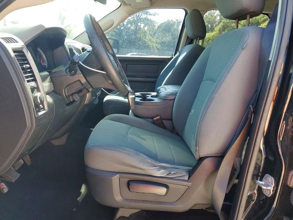 2015 RAM 1500 ST CREW CAB 4X2