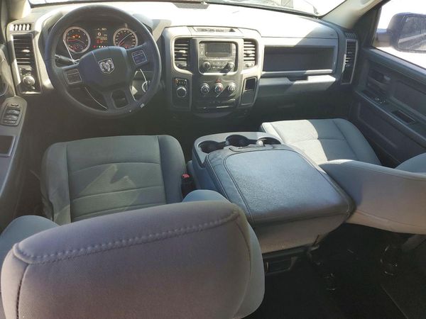 2015 RAM 1500 ST CREW CAB 4X2