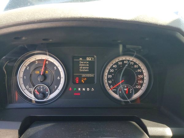 2015 RAM 1500 ST CREW CAB 4X2
