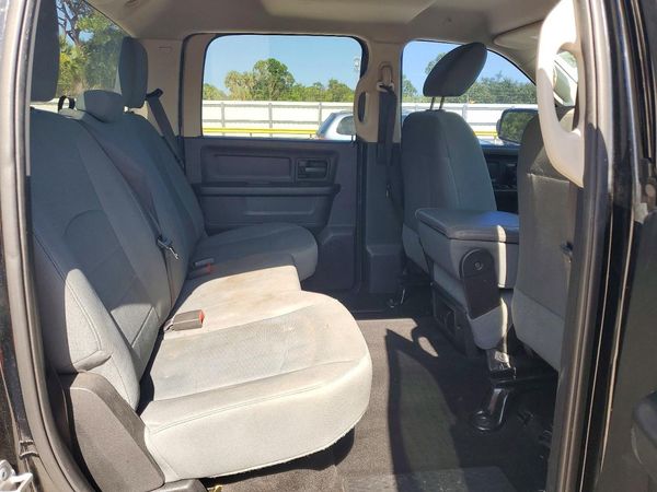 2015 RAM 1500 ST CREW CAB 4X2