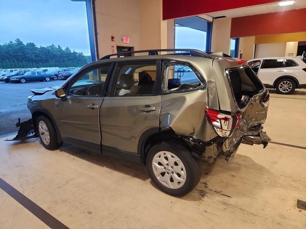 2021 SUBARU FORESTER Base