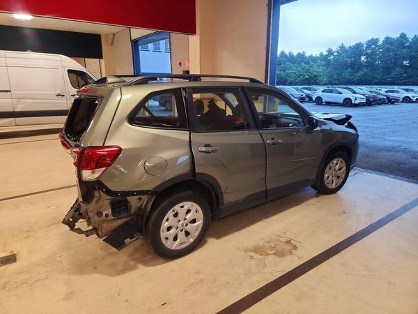 2021 SUBARU FORESTER Base