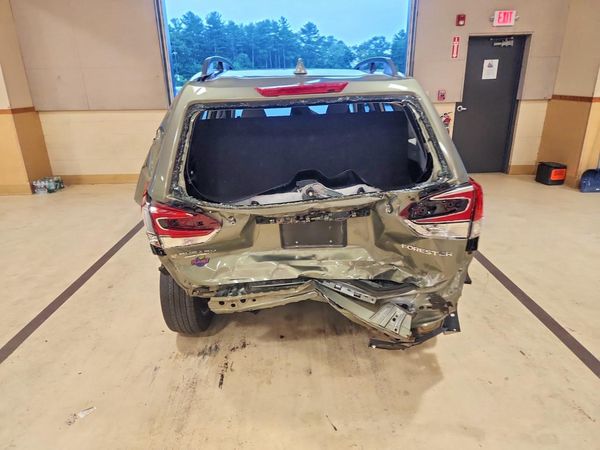 2021 SUBARU FORESTER Base