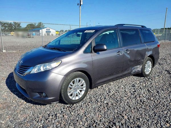 2015 TOYOTA SIENNA