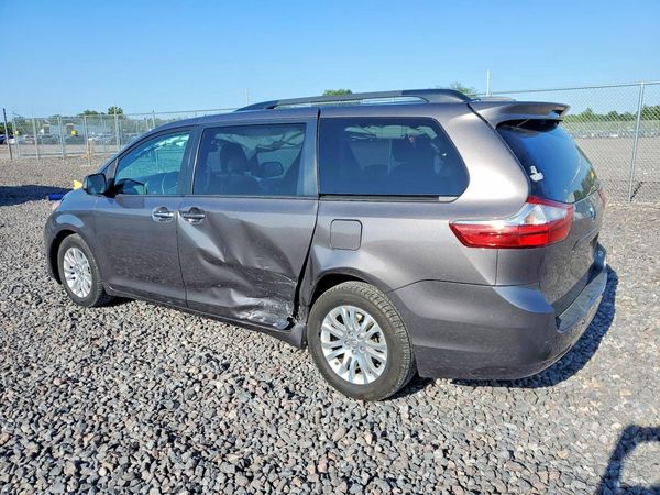 2015 TOYOTA SIENNA