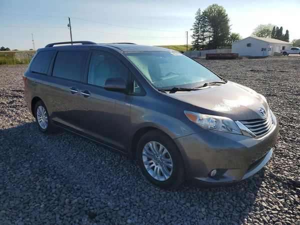 2015 TOYOTA SIENNA