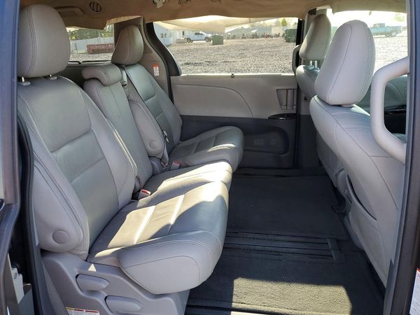 2015 TOYOTA SIENNA