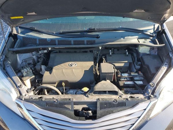 2015 TOYOTA SIENNA