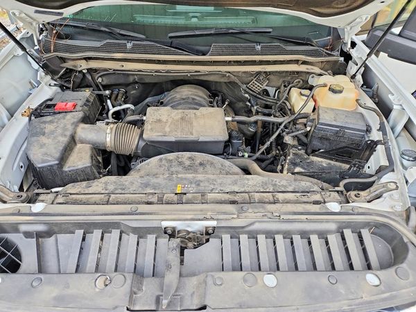 2022 CHEVROLET SILVERADO LT — Engine bay