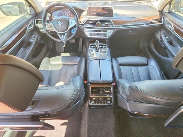 2016 BMW 750 xDrive