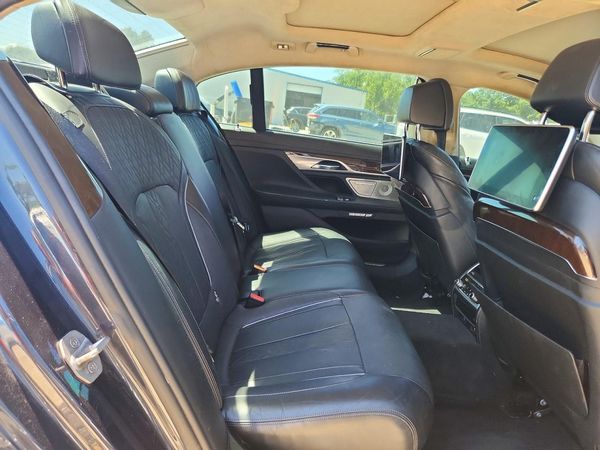 2016 BMW 750 xDrive