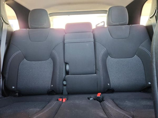 2019 JEEP CHEROKEE LATITUDE FWD