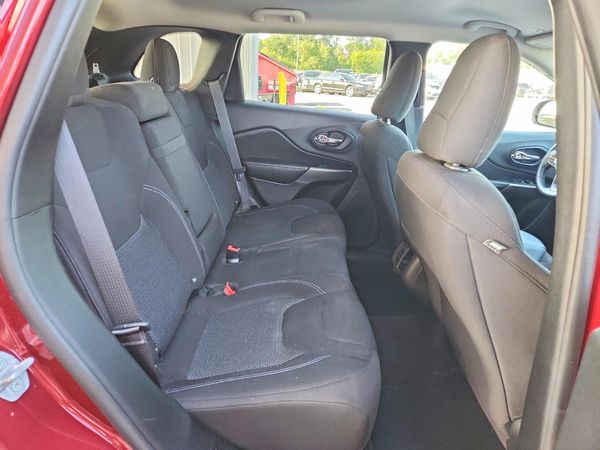2019 JEEP CHEROKEE LATITUDE FWD