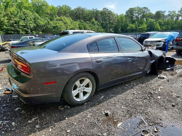 2013 DODGE CHARGER SE