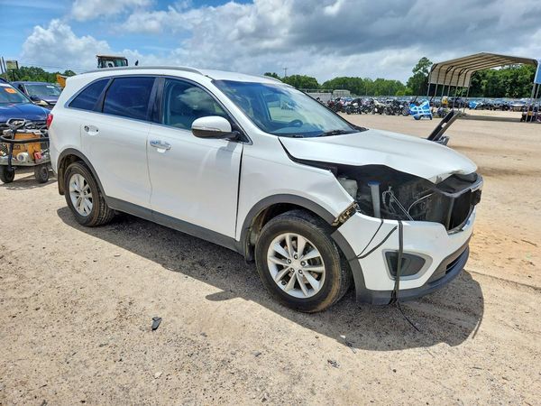 2017 KIA SORENTO L, LX