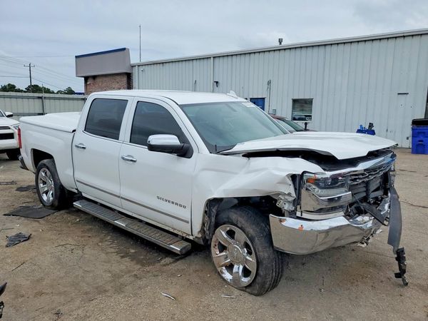 2018 CHEVROLET SILVERADO LTZ — Passenger 3/4
