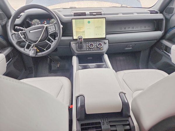 2026 LAND ROVER DEFENDER 110 X-Dynamic SE