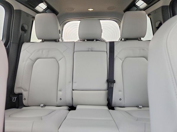 2026 LAND ROVER DEFENDER 110 X-Dynamic SE