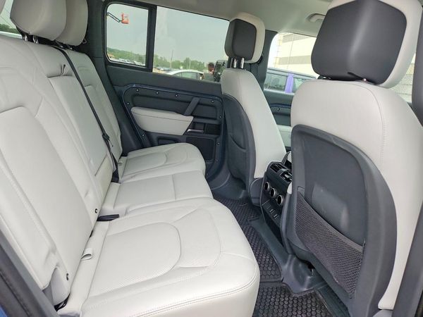 2026 LAND ROVER DEFENDER 110 X-Dynamic SE