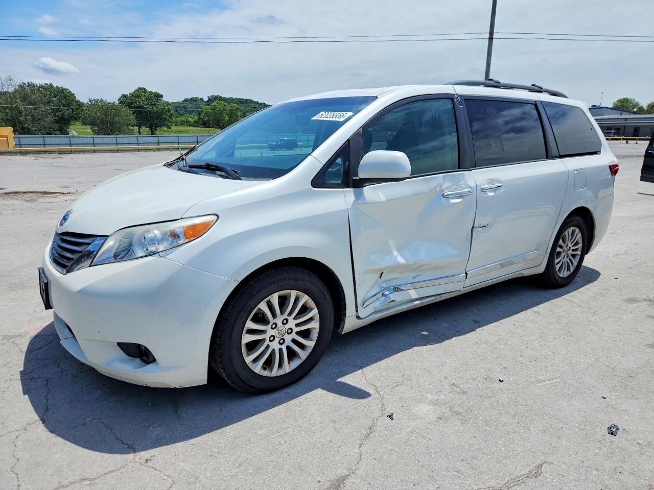2015 TOYOTA SIENNA