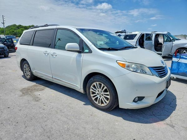 2015 TOYOTA SIENNA