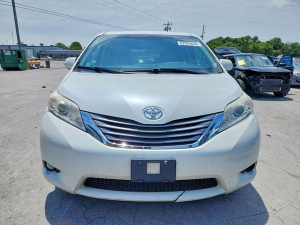 2015 TOYOTA SIENNA