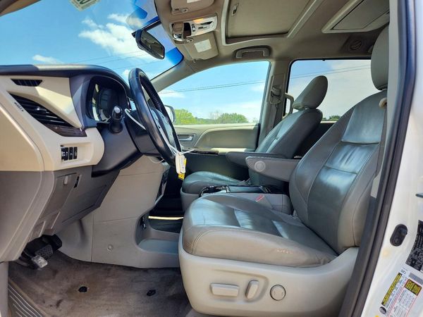 2015 TOYOTA SIENNA